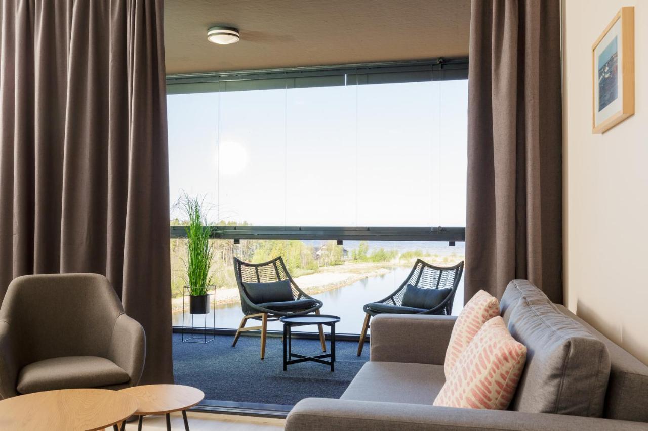 Marina Chalets Studios By Hiekka Booking - Sisaeltaeae Liinavaatteet Ja Loppusiivouksen Kalajoki Habitación foto